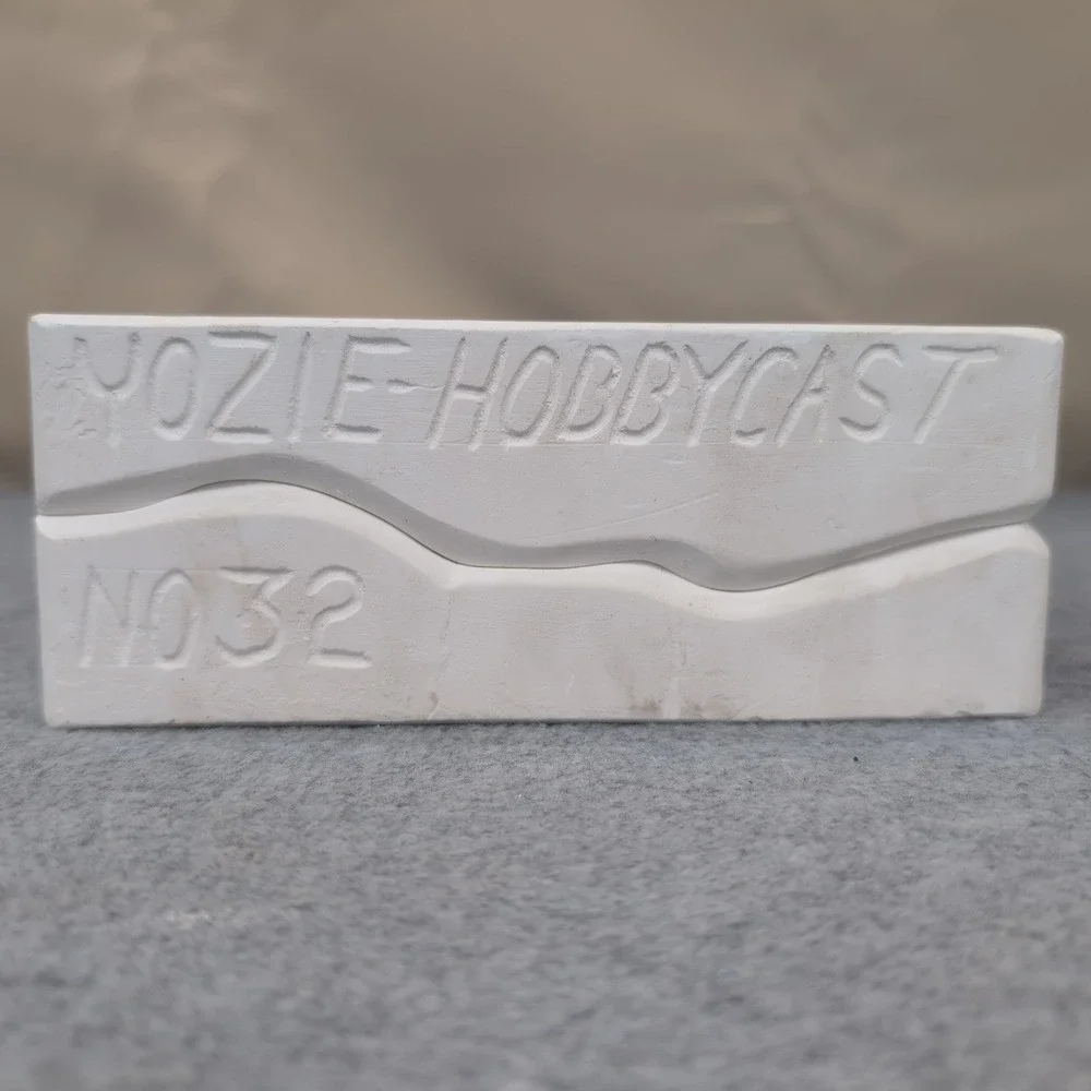 YOZIE HOBBYCAST NO 32 Mold Casting Girl with Butterfly Net‎ and Bird - Picture 3 of 5
